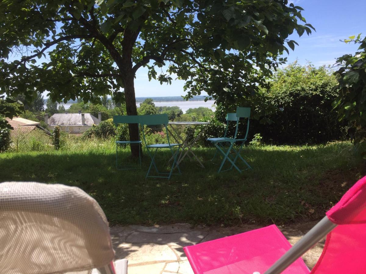 Appartement Avec Vue Panoramique Sur L'Estuaire De La Gironde Plassac  Eksteriør billede