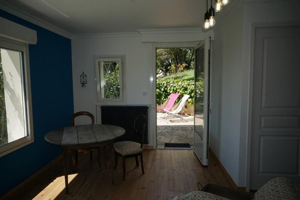 Appartement Avec Vue Panoramique Sur L'Estuaire De La Gironde Plassac  Eksteriør billede