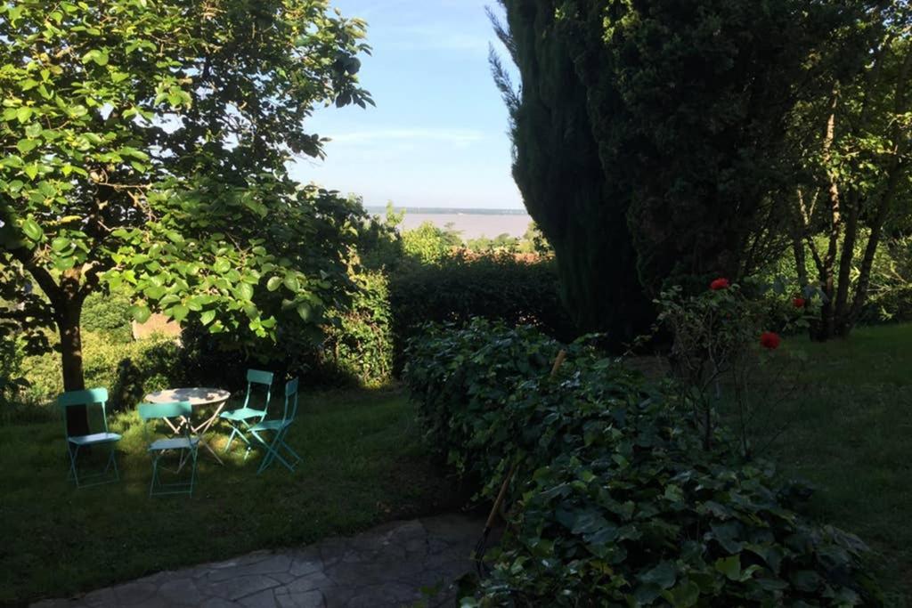 Appartement Avec Vue Panoramique Sur L'Estuaire De La Gironde Plassac  Eksteriør billede
