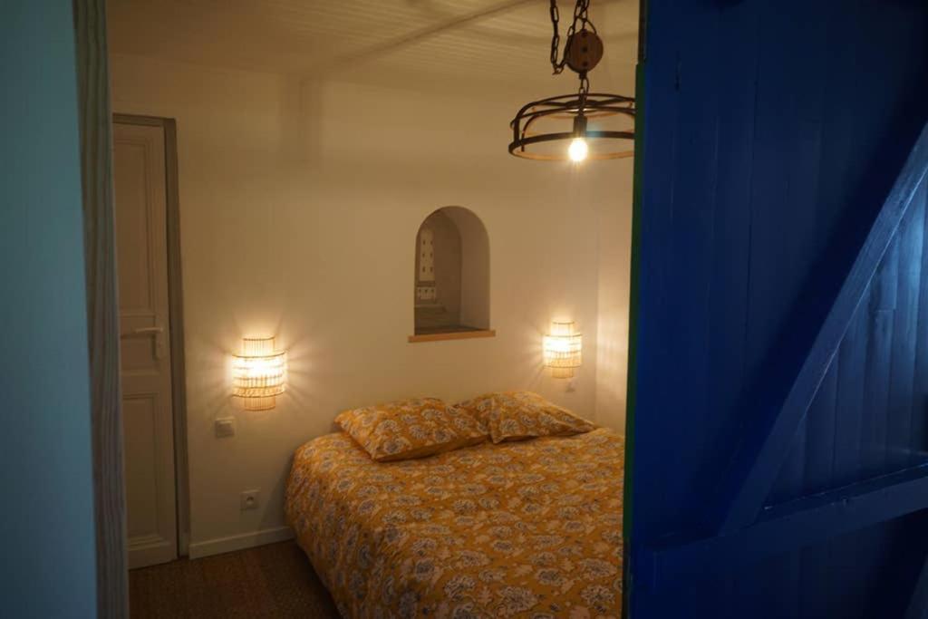 Appartement Avec Vue Panoramique Sur L'Estuaire De La Gironde Plassac  Eksteriør billede