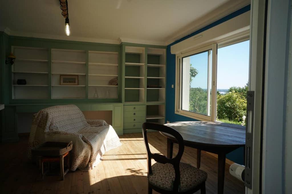 Appartement Avec Vue Panoramique Sur L'Estuaire De La Gironde Plassac  Eksteriør billede
