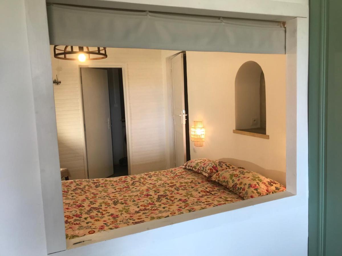Appartement Avec Vue Panoramique Sur L'Estuaire De La Gironde Plassac  Eksteriør billede