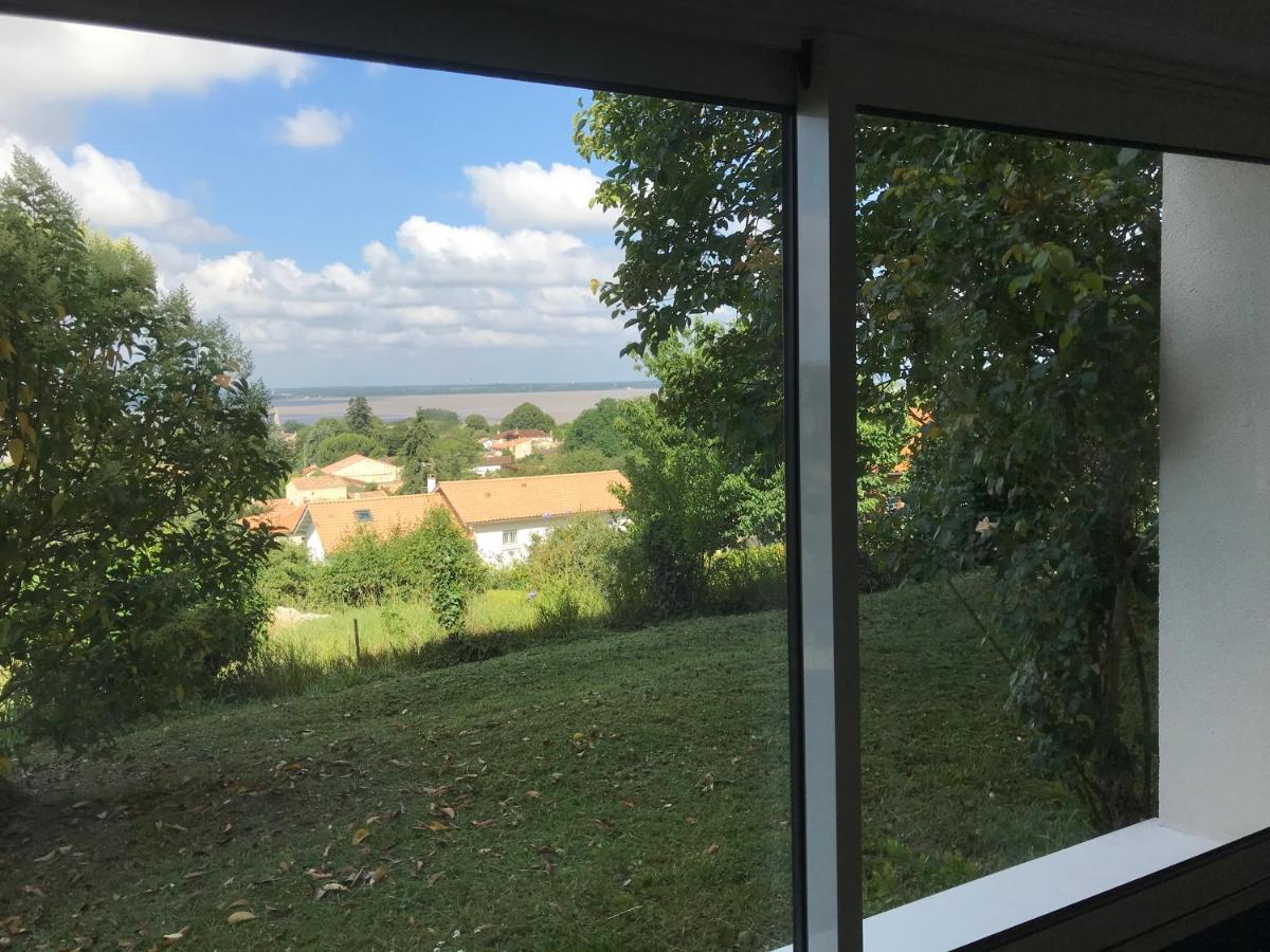 Appartement Avec Vue Panoramique Sur L'Estuaire De La Gironde Plassac  Eksteriør billede