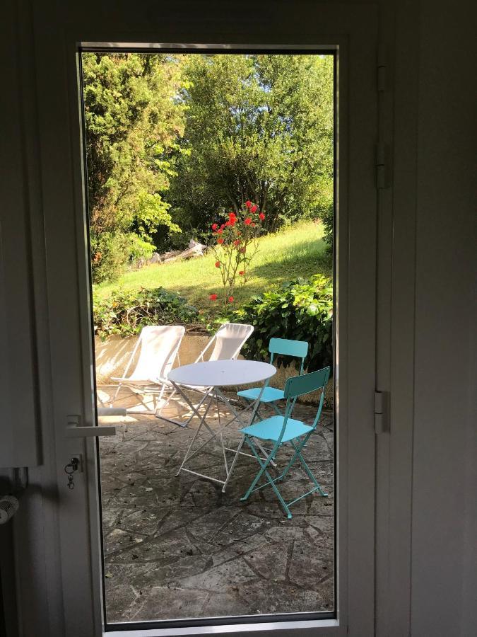 Appartement Avec Vue Panoramique Sur L'Estuaire De La Gironde Plassac  Eksteriør billede